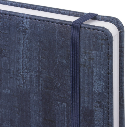 Ежедневник недатированный BRAUBERG "Wood", А5, 138x213 мм, кожзам, резинка, 136 л., синий фото 2