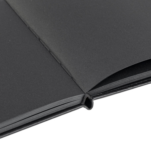 Скетчбук, черная бумага 140 г/м2 210х297 мм, 80 л., КОЖЗАМ, резинка, карман, BRAUBERG ART, черный фото 7