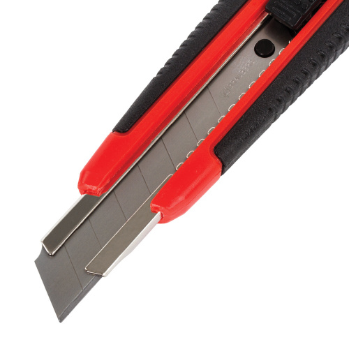 Нож канцелярский 18 мм BRAUBERG "Universal", 3 лезвия в комплекте, автофиксатор, черно-красный фото 2