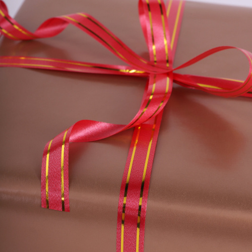 Лента упаковочная декоративная для подарков ЗОЛОТАЯ СКАЗКА, золотые полосы, 12 мм х 45 м, красная фото 6