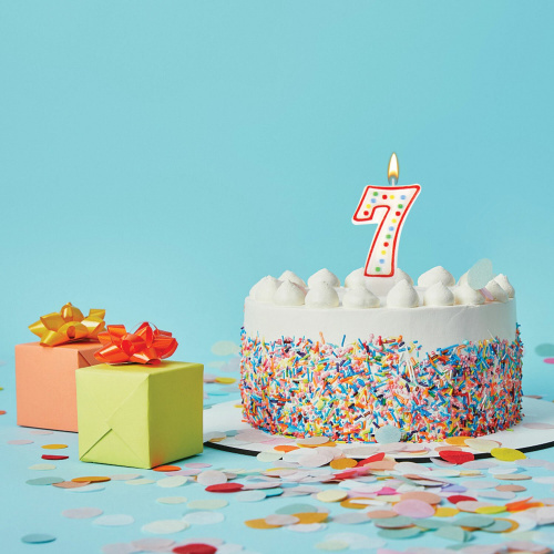 Свеча-цифра для торта ЗОЛОТАЯ СКАЗКА "7", с конфетти, 8,5 см, держатель, блистер фото 4