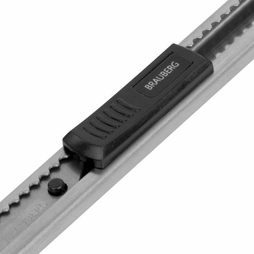 Нож канцелярский BRAUBERG, 9 мм, металлический, лезвие 30°, автофиксатор, подвес фото 4