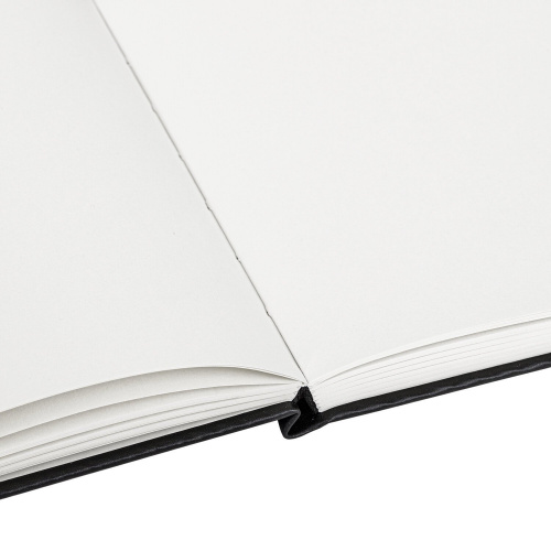 Скетчбук BRAUBERG ART CLASSIC, белая бумага 140 г/м2 90х140 мм, 80 л., резинка, черный фото 7